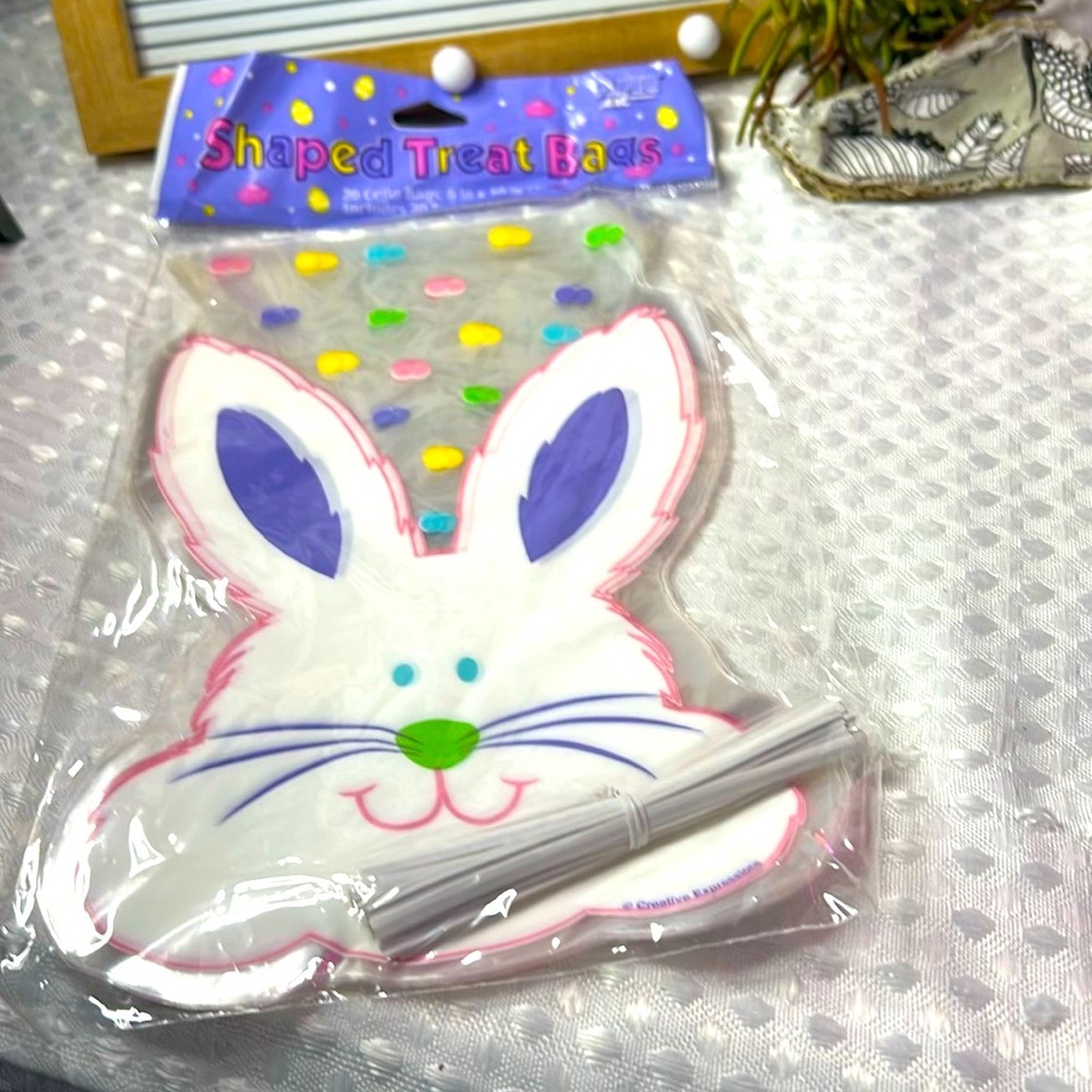 Easter  BUNNY Cello Bags , 20/pk, 1 package, Easter Goody Bags.
